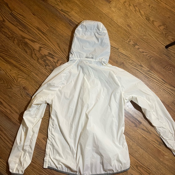 HOKA WOMENS FULL ZIP WIND JACKET WHITE - Picture 2 of 2